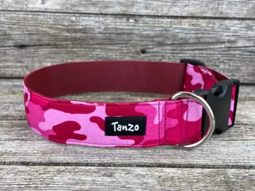 Collier, camouflage rose