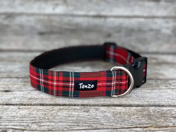 Collier, tartan rouge
