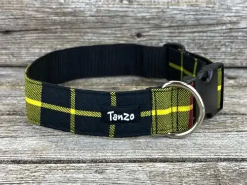 Collier, carreaux noir et jaune