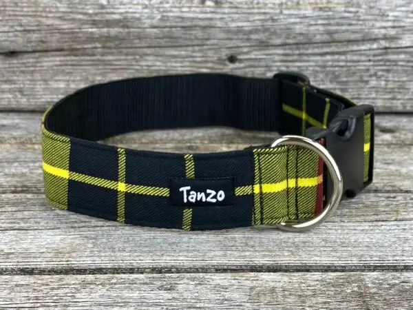Collier, carreaux noir et jaune