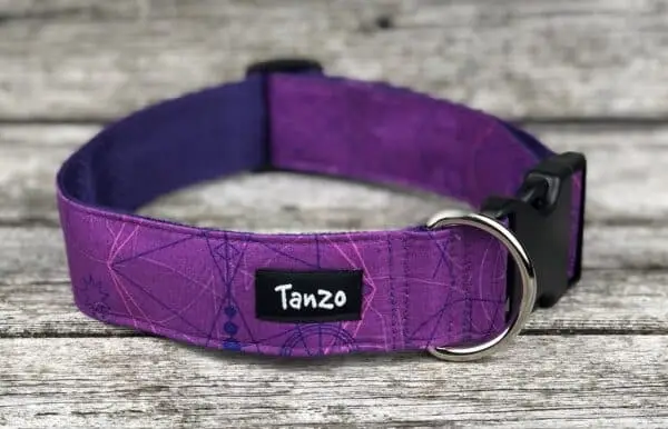 Collier, violet lignes roses