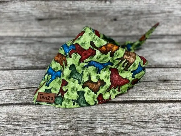 Foulard pour chien, chiens fond vert