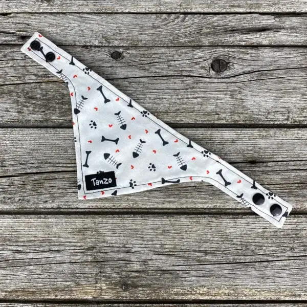 Foulard pour chat, blanc avec os et poissons – Image 3