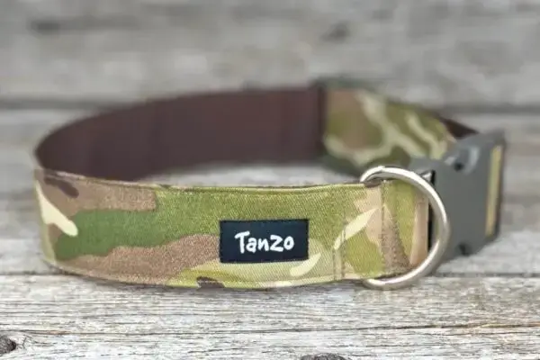 Collier, camouflage pâle
