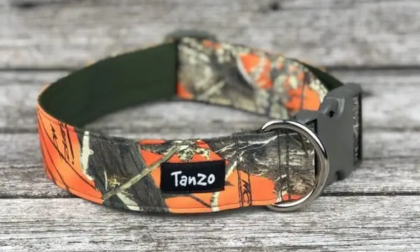 Collier, camouflage orange