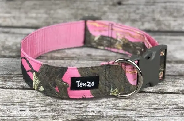 Collier, camouflage rose pale