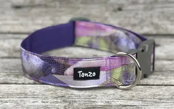 Collier, fleurs mauve