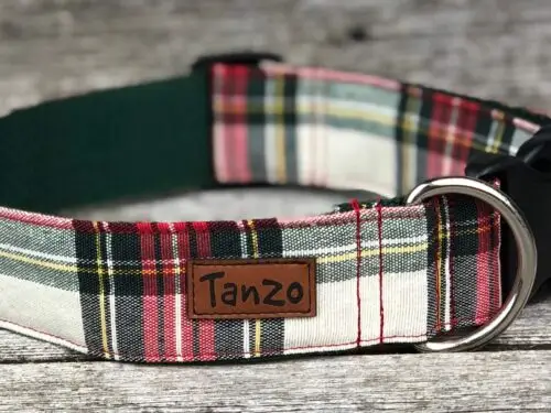 Collier, carreauté beige et vert