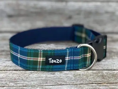 Collier, carreaux bleu royal et vert