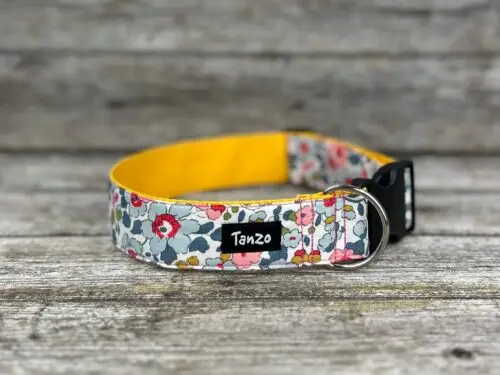 Collier, fleurs colorées