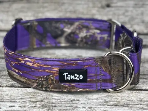 Colliers pour chien en tissu camouflage violet et brun – modèles réguliers et martingales Tanzo.